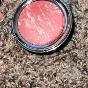 Ciate London marble light burnt (mixed berry) blush Illuminator